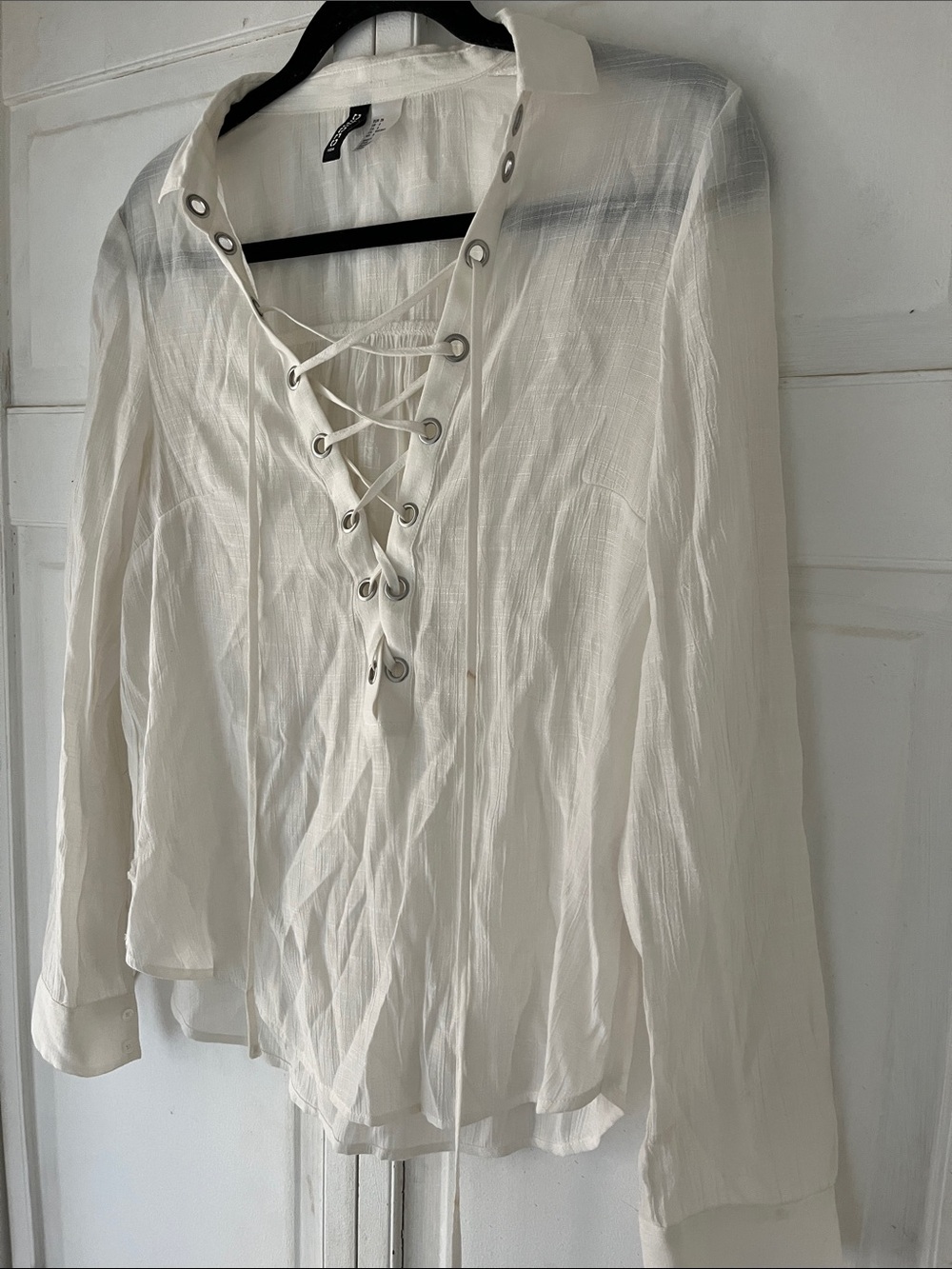 Divided White Lace-Up V-Neck Long Sleeve Blouse